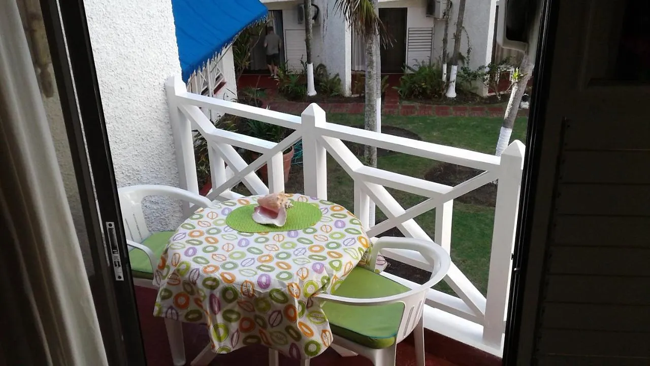 אוצ'ו ריוס Idyllic Beachfront Condo