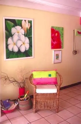 אוצ'ו ריוס Idyllic Beachfront Condo דירה אוצ'ו ריוס