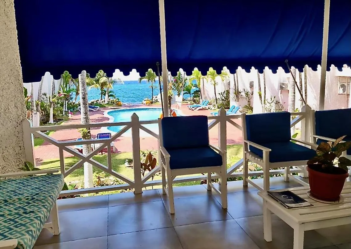 אוצ'ו ריוס Idyllic Beachfront Condo דירה אוצ'ו ריוס