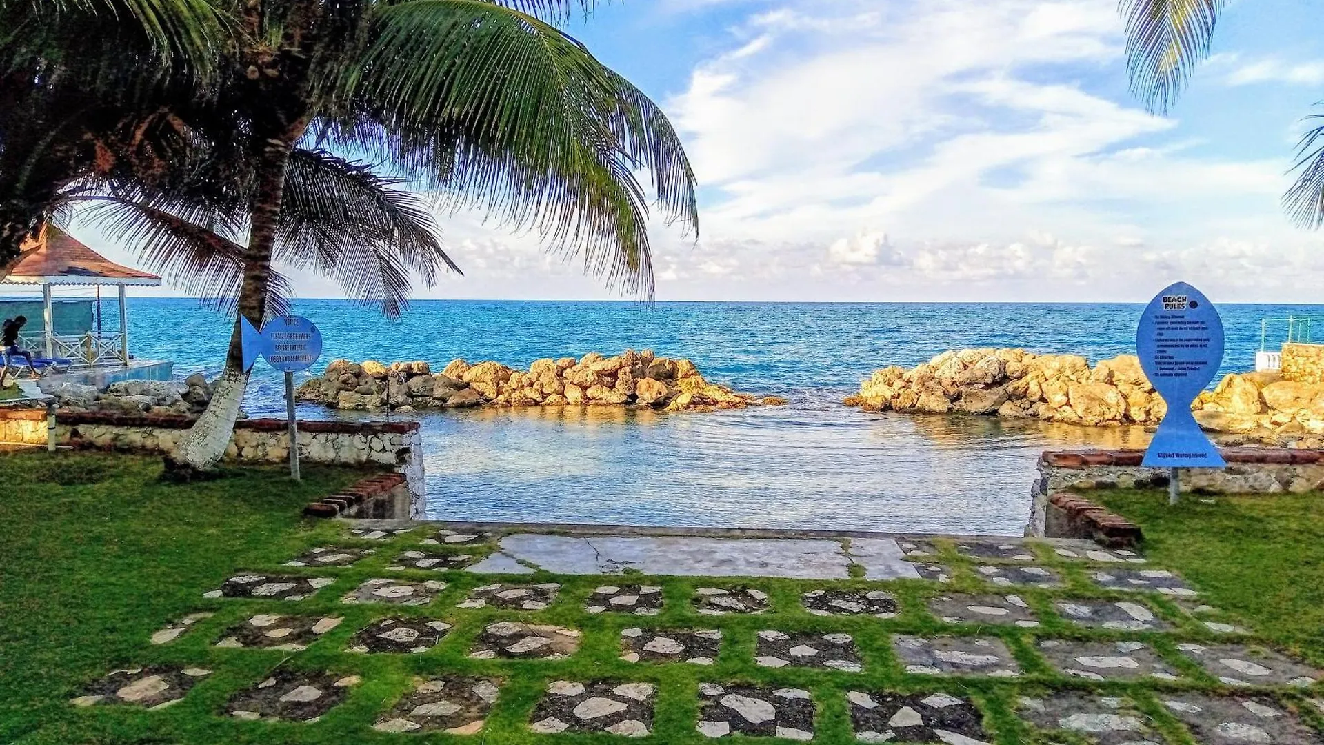 דירה אוצ'ו ריוס Idyllic Beachfront Condo