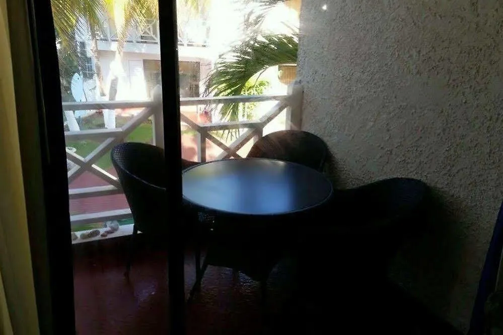 אוצ'ו ריוס Idyllic Beachfront Condo ג'מייקה