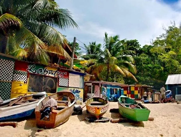 Idyllic Beachfront Condo Ocho Rios Apartment