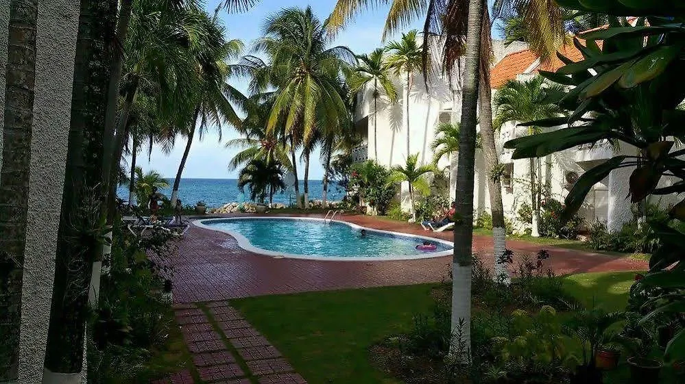 Idyllic Beachfront Condo Ocho Rios