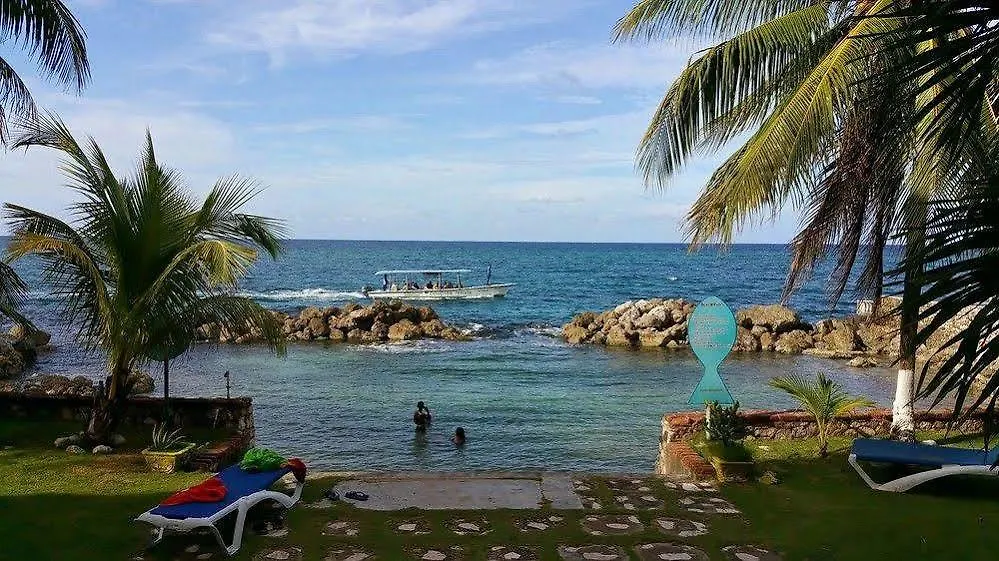 Idyllic Beachfront Condo Ocho Rios